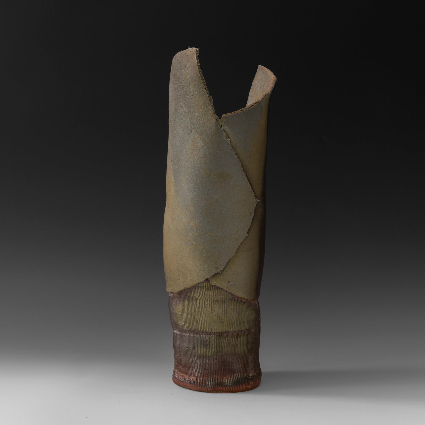 (#25) Shield Vase 1