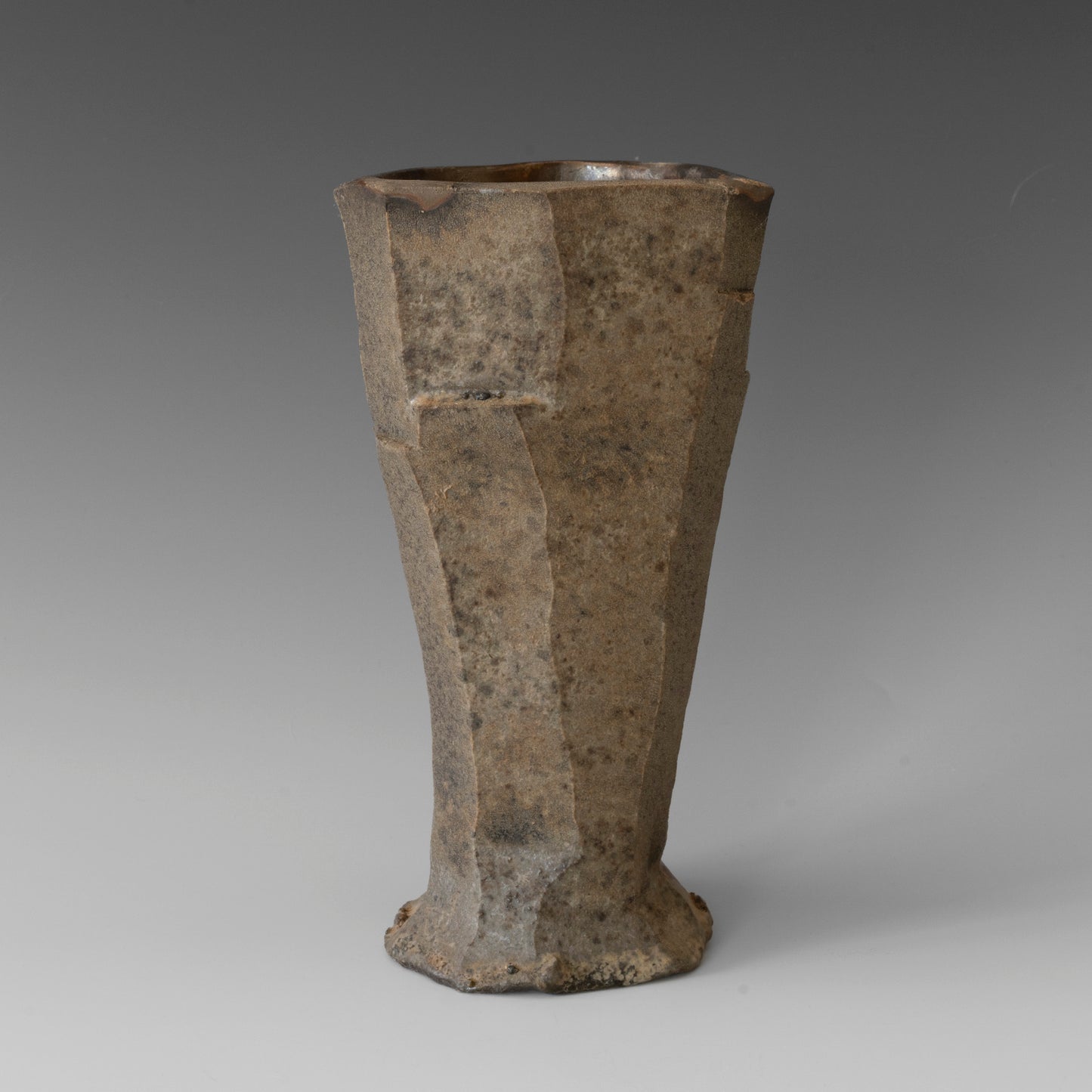 (#05) Tricorn Vase