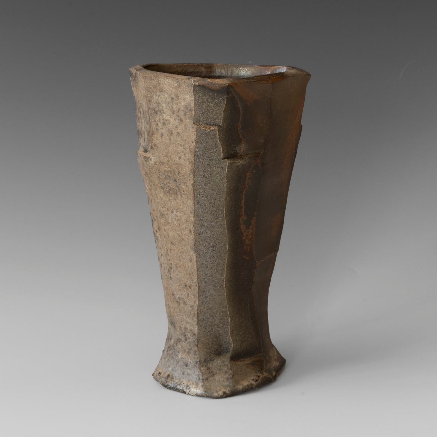 (#05) Tricorn Vase